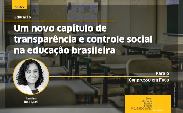 #paratodosverem Ao fundo foto colorida de uma sala de aula. Em primeiro plano, no canto inferior esquerdo e em moldura circular, foto em preto e branco de Janaína.